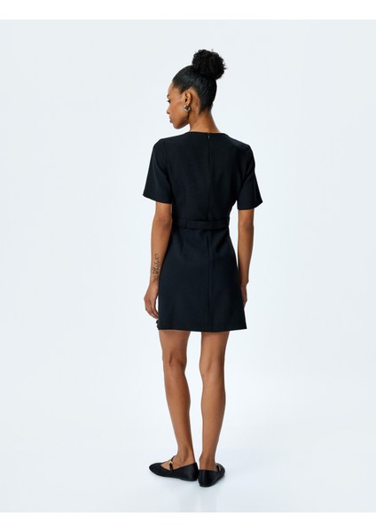 Aksesuar Detaylı Yuvarlak Yaka Kısa Kollu A Kesim Pileli Mini Elbise fırsatları