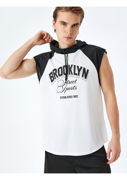 Slogan Baskılı Renk Kontrastlı Kapşonlu Kolsuz Spor Atlet