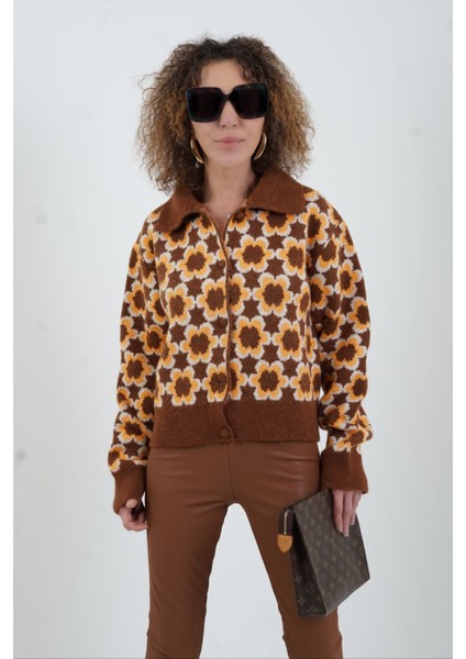 Polo Yaka Çiçek Desen Hırka