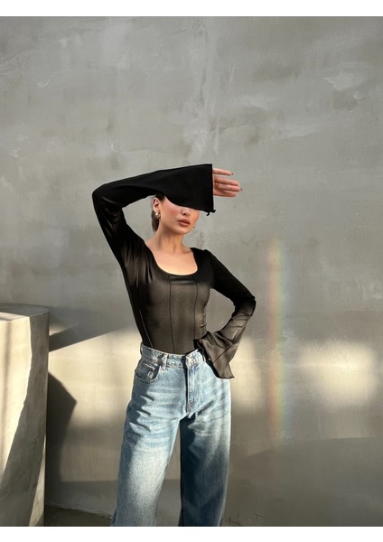 Kadın Bluz Ispanyol Kol Dikiş ve Bağlama Detaylı Sırt Dekolteli U Yaka Bluz fırsatları