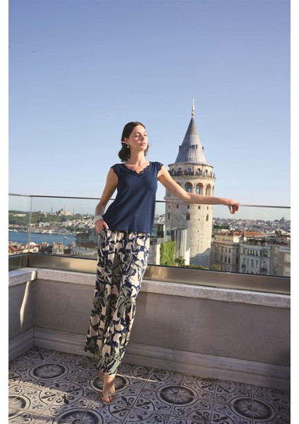 Kadın Yaprak Desenli ve Dantelli 3'lü Pijama Takımı 24143