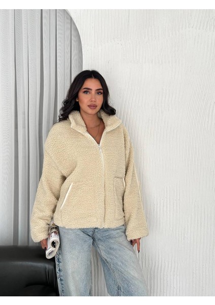 Şerit Detaylı Peluş Mont