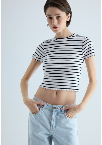 Kadın Siyah Beyaz Çizgili Crop Kısa Kollu T-Shirt