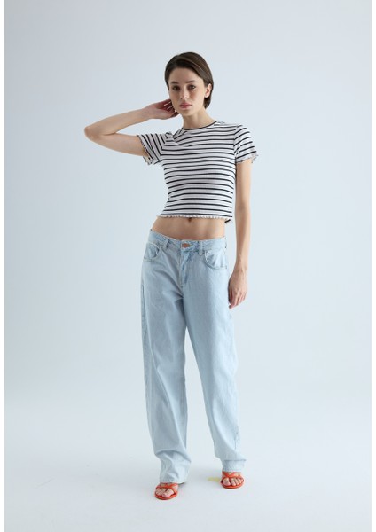 Kadın Siyah Beyaz Çizgili Crop Kısa Kollu T-Shirt fırsatları