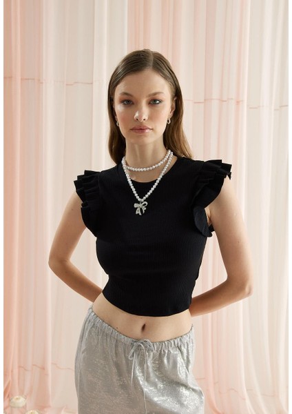 Kadın Kolları Fırfırlı Siyah Sıfır Kol Crop T-Shirt