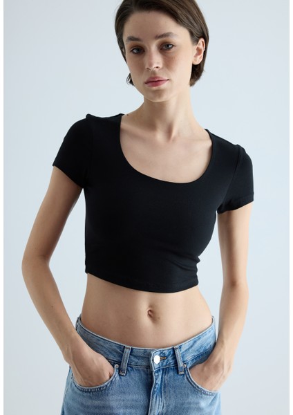 Kadın Siyah Renk Kare Yaka Kısa Kollu T-Shirt