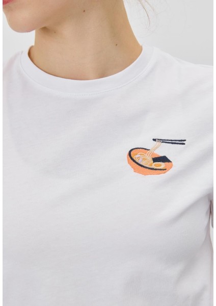Kadın Noodle Baskılı Beyaz T-Shirt fırsatları