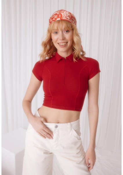Kadın Kırmızı Renk Polo Yaka Yarım Fermuarlı Crop T-Shirt fiyatları