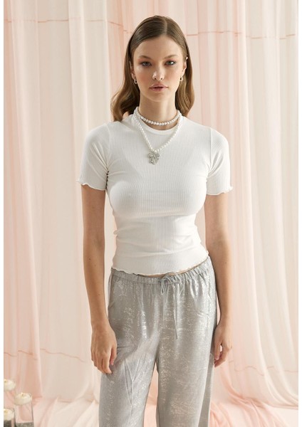 Kadın Ekru Renk Kaşkorse Fırfırlı Crop T-Shirt