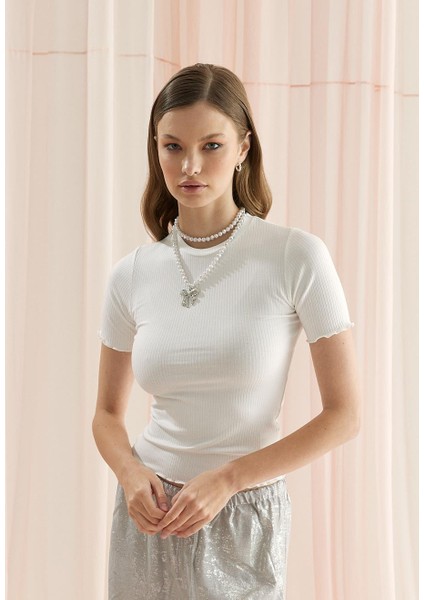 Kadın Ekru Renk Kaşkorse Fırfırlı Crop T-Shirt