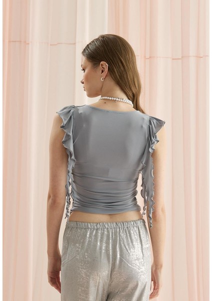 Kadın Grey Renk Kolları Fırfırlı Sıfır Kol T-Shirt indirimleri