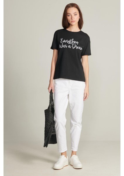 Kadın Siyah Renk Nakış Detaylı Kısa Kollu T-Shirt