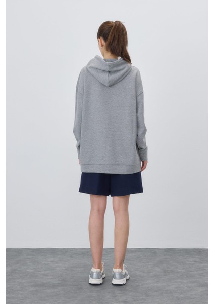 Kadın Gri Baskılı Kapüşonlu Oversize Sweatshirt fiyatları
