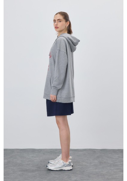Kadın Gri Baskılı Kapüşonlu Oversize Sweatshirt modelleri