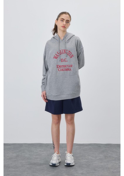Kadın Gri Baskılı Kapüşonlu Oversize Sweatshirt fırsatları
