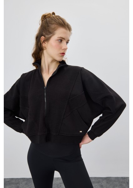 Kadın Siyah Renk Detaylı Dik Yaka Crop Hırka fiyatları