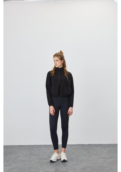 Kadın Siyah Renk Detaylı Dik Yaka Crop Hırka fırsatları