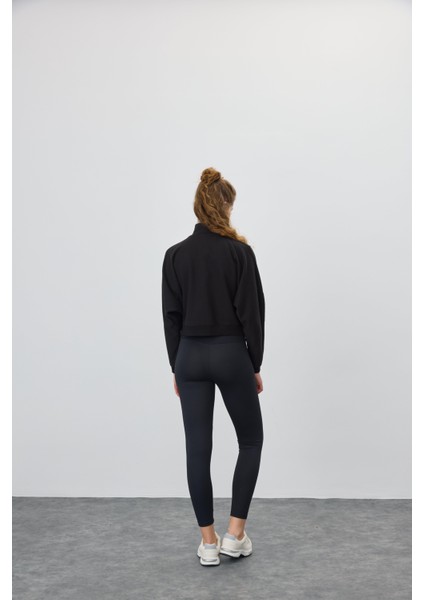 Kadın Siyah Renk Detaylı Dik Yaka Crop Hırka indirimleri