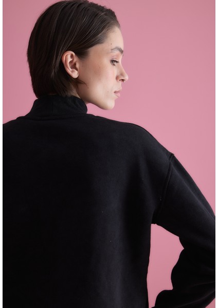 Kadın Siyah Renk Yıkamalı Cepli Yarım Boğazlı Sweatshirt indirimleri