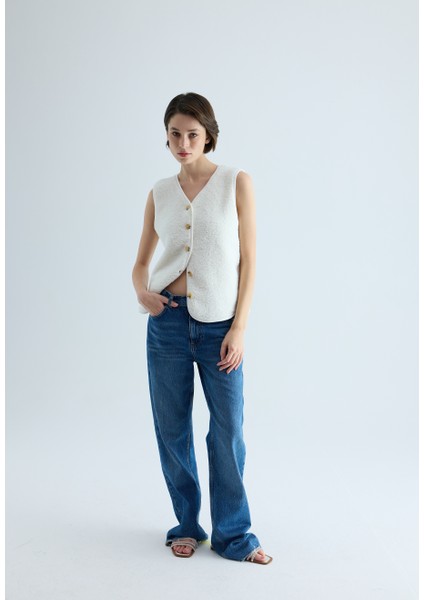 Kadın Ekru Renk Düğmeli Peluş Yelek modelleri