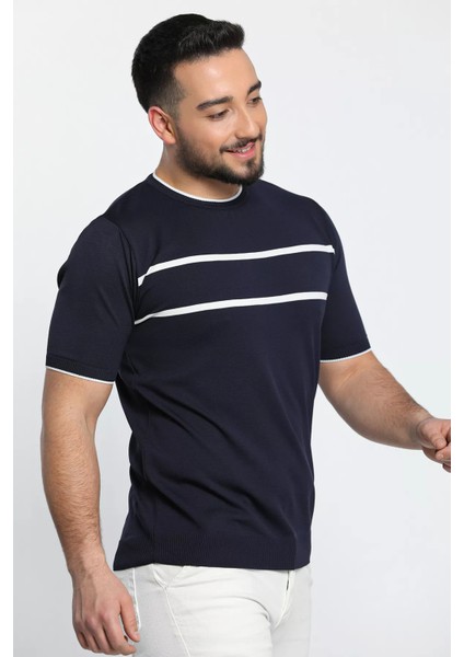 Çizgi Detaylı Bisiklet Yaka Erkek T-Shirt fırsatları