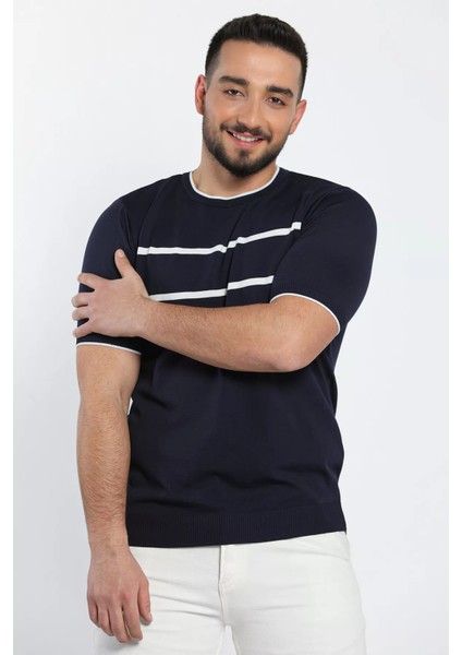 Çizgi Detaylı Bisiklet Yaka Erkek T-Shirt indirimleri