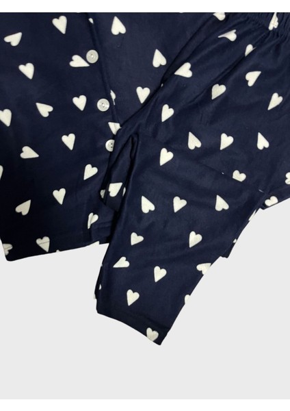 Kız Çocuk Pamuklu Süet Kumaş Lacivert Kalp Desenli Gömlek Yaka Düğmeli Uzun Kollu Pijama Takımı