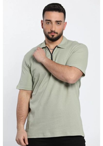 Kendinden Desenli Fermuarlı Polo Yaka Erkek Tişört