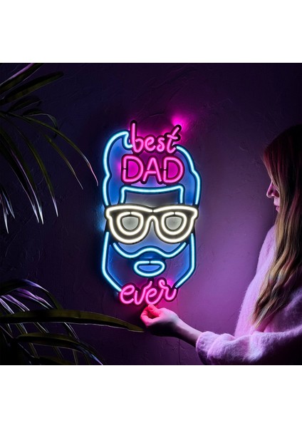 Şimdiye Kadarki En Iyi Baba - Baba Hediye - Best Dad Ever - Neon LED Duvar Metal Dekor - 27CM (En) x 49.5cm (Boy)