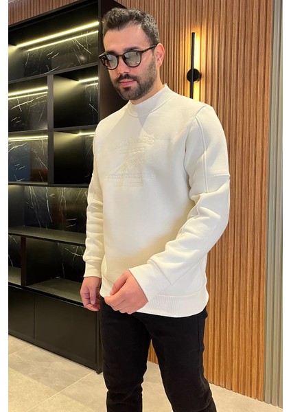 Erkek Bisiklet Yaka Nakışlı Şardonlu Üç Iplik Sweatshirt fırsatları