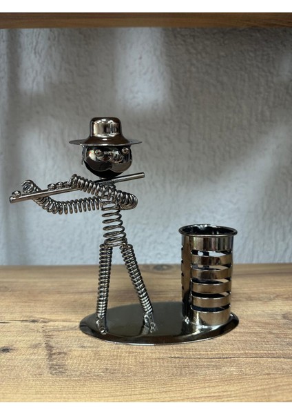 Metal Kalemlik Yan Flüt Çalan Adam Dekoratif