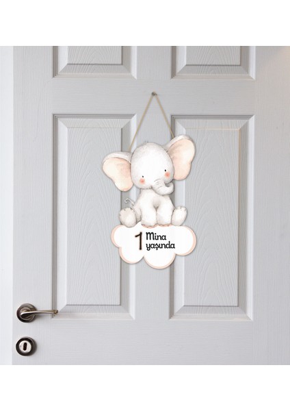Bulut Üstünde Fil Yavrusu Temalı Kişiye Özel Kapı Süsü