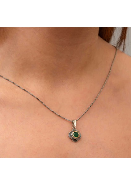 Gümüş Çiçek Desenli Otantik Kadın Kolye fırsatları