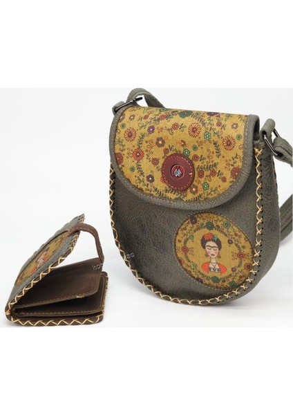 Frida Figürlü Tasarımlı Capraz Örgulu Kol Cantası Yesil ve Cuzdan Yesil Kombin