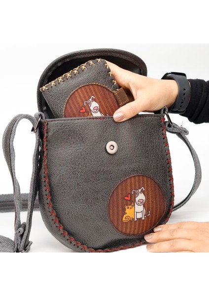 Kedi ve Köpek Figürlü Tasarımlı Capraz Örgulu Kol Cantası Antrasit ve Cuzdan Antrasit Kombin indirimleri