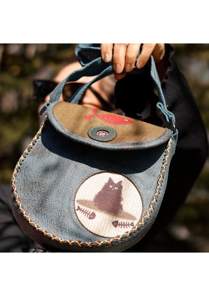 Karamık Figurlu Tasarımlı Capraz Örgulu Kol Cantası ve Cuzdan Kombin – Petrol modelleri