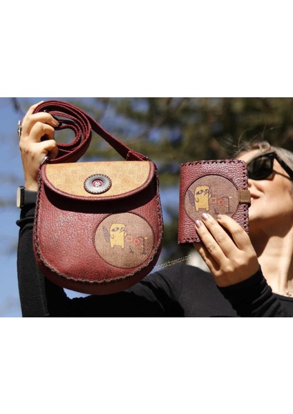 Rakun Figürlü Tasarımlı Capraz Örgulu Kol Cantası Bordo ve Cuzdan Bordo Kombin fiyatları