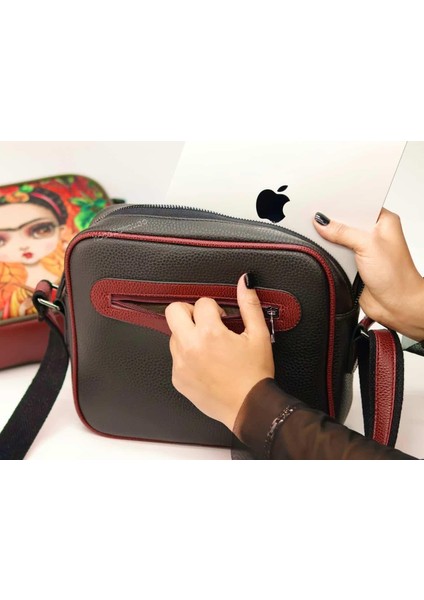 Frida Tasarımlı Orta Boy Postacı Çanta / Siyah