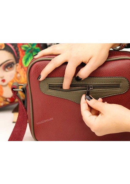 Frida Tasarımlı Orta Boy Postacı Çanta / Bordo indirimleri