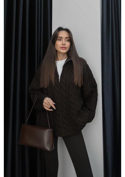 Kahverengi Yakası Fermuarlı Saç Örgü Kazak