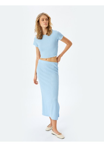 Bisiklet Yaka Kısa Kollu Slim Fit Dokulu Crop Tişört