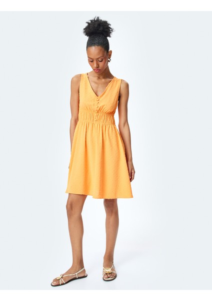 Dokulu A Kesim Kolsuz V Yaka Gipe Detaylı Mini Elbise fiyatları