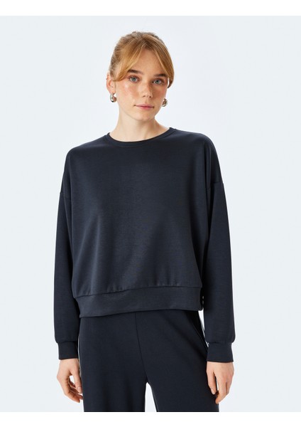 Modal Kumaş Bisiklet Yaka Uzun Kollu Basic Sweatshirt