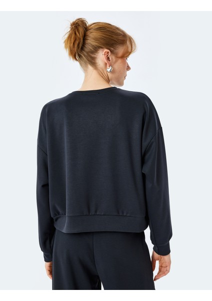 Modal Kumaş Bisiklet Yaka Uzun Kollu Basic Sweatshirt