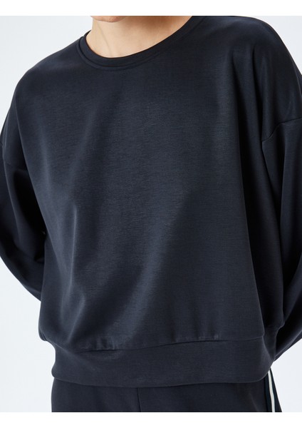 Modal Kumaş Bisiklet Yaka Uzun Kollu Basic Sweatshirt