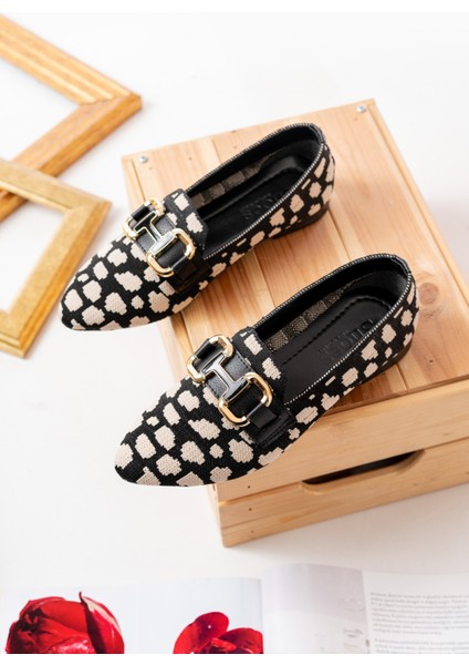 Bonna Siyah Bej Toka Detaylı ( 1 cm Topuklu ) Sivri Burun Babet