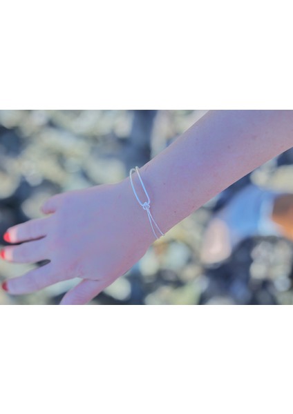 Şık ve Özel Tarzlı Gümüş Rengi Bileklik