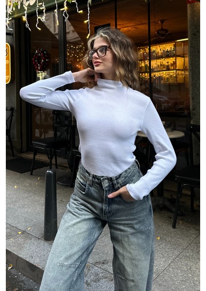 Beyaz Yarım Balıkçı Şardonlu Fitilli Bluz