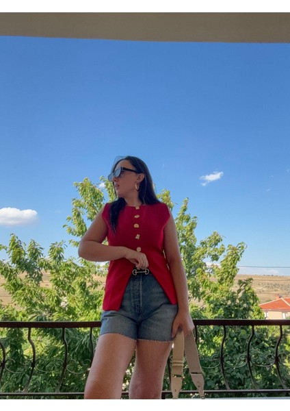 Gold Düğmeli Yelek