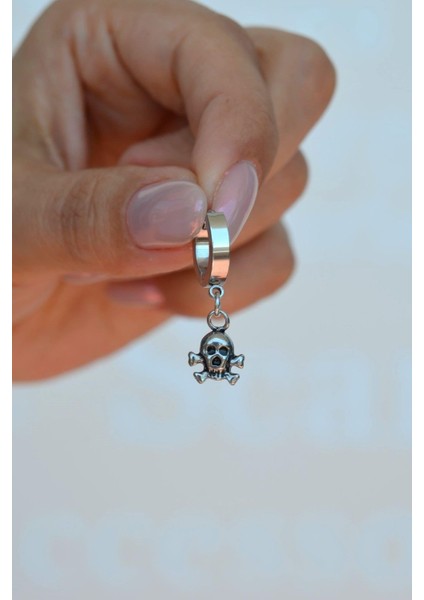 Kurukafa Figürlü Gümüş Renkli Erkek Çelik Halka Küpe Kurukafalı modelleri